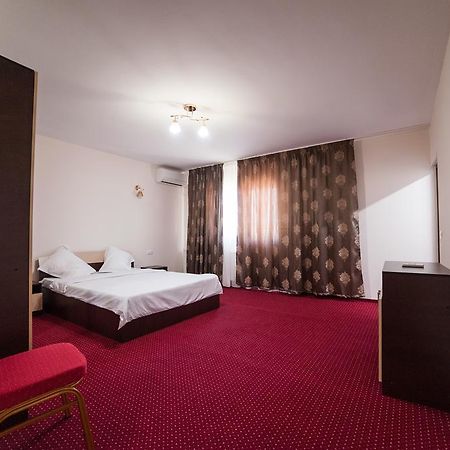 Vatra Romana Bed & Breakfast Răcarii de Jos Exterior foto